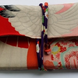 長襦袢と鶴柄の着物で作った和風札入れ、ポーチ　あ７５１ 1枚目の画像