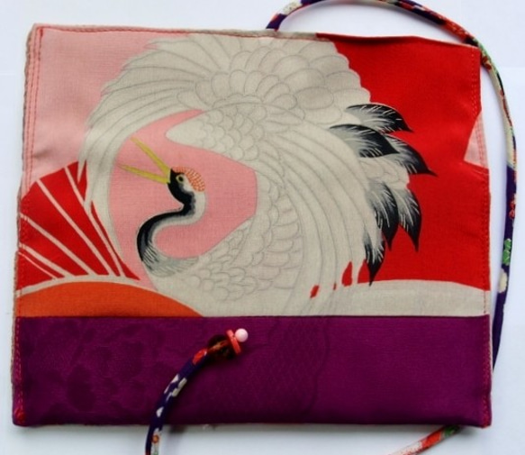 長襦袢と鶴柄の着物で作った和風札入れ、ポーチ　あ７５１ 3枚目の画像