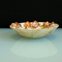 シェルのミニトレイ コットンパールとガラスモザイクタイル(ゴールド) 3枚目の画像