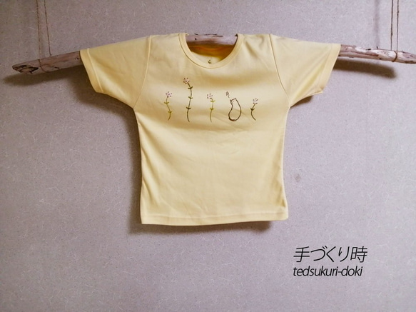 手刺繍Tシャツ　半袖　花と猫　黄色　Sサイズ 1枚目の画像