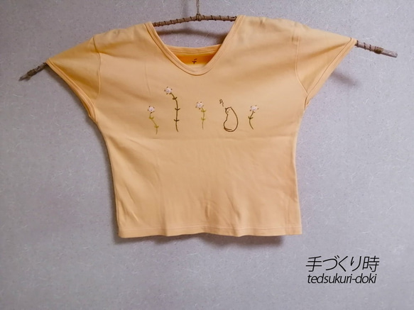 手刺繍Tシャツ　半袖　花と猫　オレンジ　Lサイズ 1枚目の画像