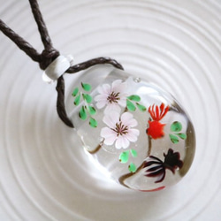 桜と金魚のとんぼ玉ガラスペンダント 1枚目の画像