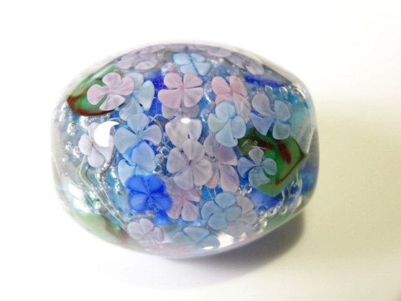 紫陽花のとんぼ玉（ガラス玉） ネックレス・ペンダント 富松望 硝子