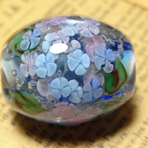 紫陽花のとんぼ玉（ガラス玉） ネックレス・ペンダント 富松望 硝子