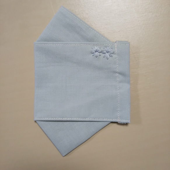 【刺繍入り】薄くて呼吸がしやすい&ムズムズしないコットンローンの舟形マスク(小さめサイズ) 5枚目の画像