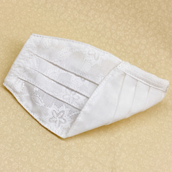 職人ハンドメイド　マスクカバー　白C ダブルガーゼ　スーパーフィット　刺繍　白 4枚目の画像