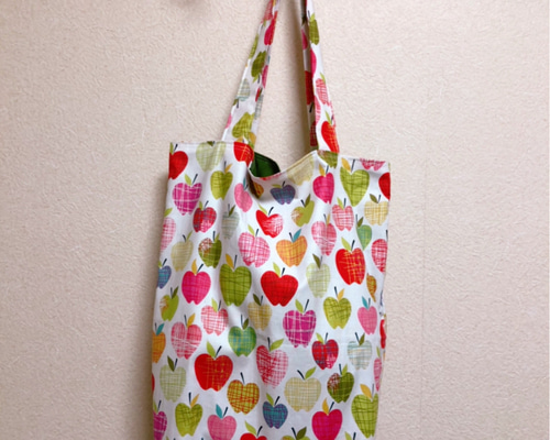 ぷっくりころりんバッグ•エコバッグ•サブバッグ•ハンドメイド りんご◎大容量エコバッグ エコバッグ・サブバッグ niji han