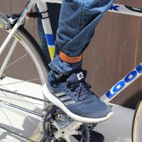 【送料無料】自転車　裾汚れ防止ストラップ　オイルレザー　キャメル 6枚目の画像