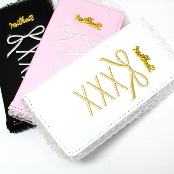 【♡在庫処分SALE♡】エナメル地レースアップリボン刺繍iPhoneケース 1枚目の画像