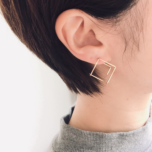 14kgf 3連ピアス(キャッチレス)k14gf ピアス（スタッド・一粒