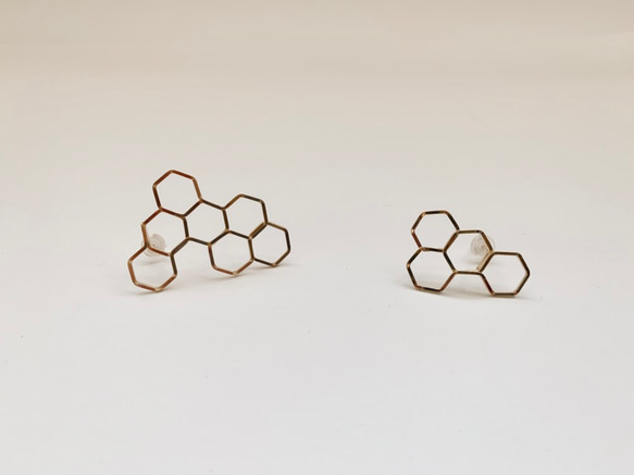 販売終了作品　ひとふでピアス 【honeycomb】 3枚目の画像