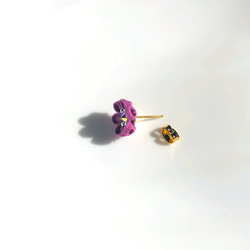 スミレ色✳︎小さな紫のお花のピアス✳︎つまみ細工 3枚目の画像