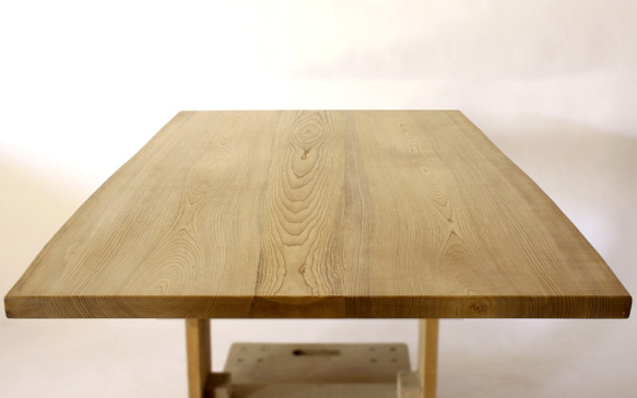 マンションにおすすめな150×約80cmの国産無垢材テーブル（植物系オイル仕上） 3枚目の画像