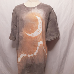 月と山の手染めTシャツ・兼用Lサイズ（ベンガラ染め） 4枚目の画像