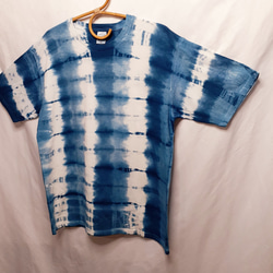 手染めのシンプルなTシャツ・兼用XLサイズ（藍染） 2枚目の画像