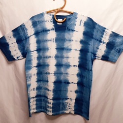 手染めのシンプルなTシャツ・兼用XLサイズ（藍染） 3枚目の画像