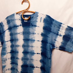 手染めのシンプルなTシャツ・兼用XLサイズ（藍染） 5枚目の画像