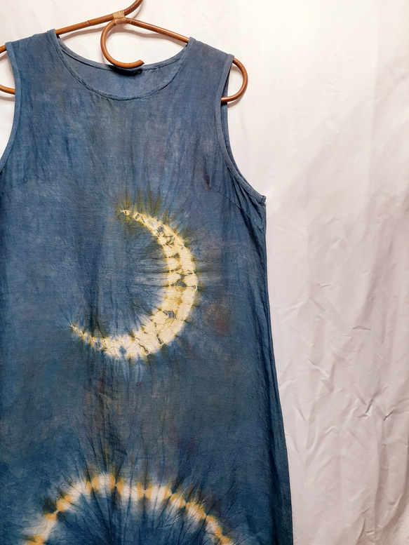 手染め＆縫製・月のワンピース（藍染・ベンガラ染め） 1枚目の画像