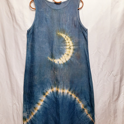 手染め＆縫製・月のワンピース（藍染・ベンガラ染め） 2枚目の画像