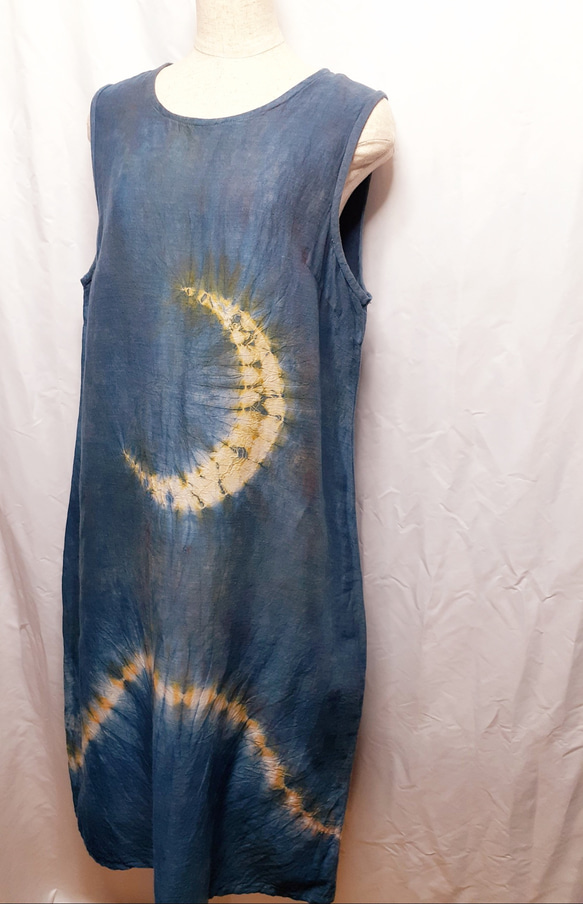 手染め＆縫製・月のワンピース（藍染・ベンガラ染め） 4枚目の画像