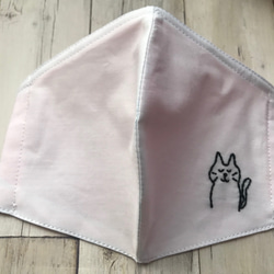 手刺繍　ねこワンポイント　シンプル 立体マスク　ノーズワイヤー入り 2枚目の画像