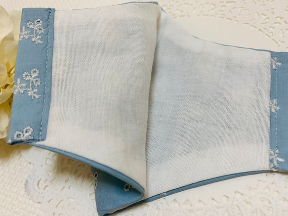 即納　小花刺繍　立体マスク　夏マスク　ガーリー　ナチュラル　勿忘草色　水色　薄手マスク　敬老の日 3枚目の画像