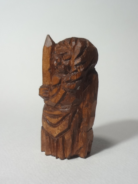 木彫刻 小さな仏像 『 不動明王 立像 』 不動　仏像彫刻　アート　殴り彫り 3枚目の画像