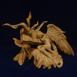 『 魔導書と片翼の天使 』　木彫刻 アート グリモワール　芸術 アート 女性 ハンドメイド  手彫り　エンジェル 彫刻 4枚目の画像