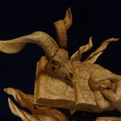 『 魔導書と片翼の天使 』　木彫刻 アート グリモワール　芸術 アート 女性 ハンドメイド  手彫り　エンジェル 彫刻 6枚目の画像