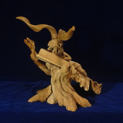 『 魔導書と片翼の天使 』　木彫刻 アート グリモワール　芸術 アート 女性 ハンドメイド  手彫り　エンジェル 彫刻 9枚目の画像