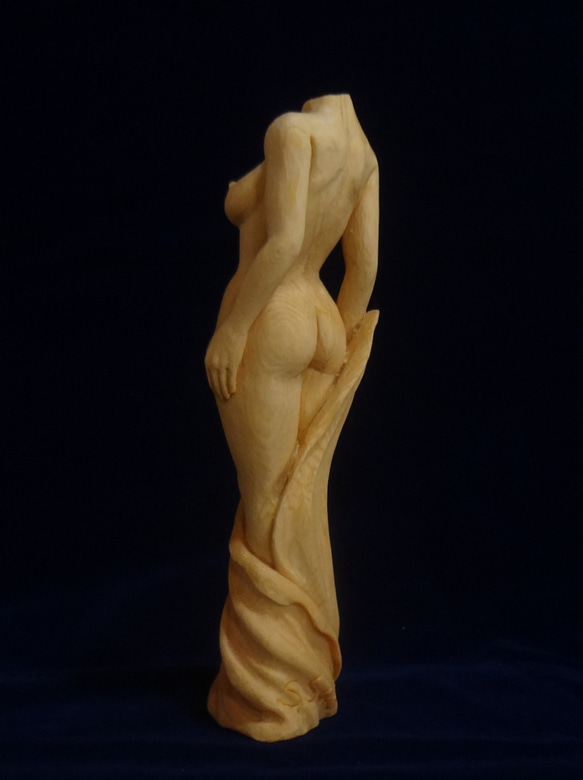木彫刻 アート『 流れる時 』 トルソ 裸婦 芸術 アート 女性 ハンドメイド 松 手彫り 彫刻 4枚目の画像