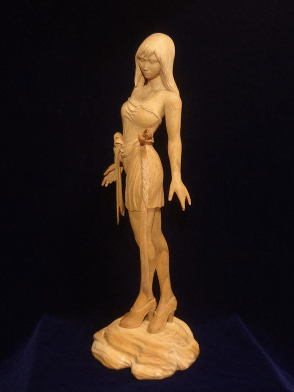 『 水月 』　木彫刻 アート  芸術 アート 女性 ハンドメイド  手彫り　彫刻 5枚目の画像