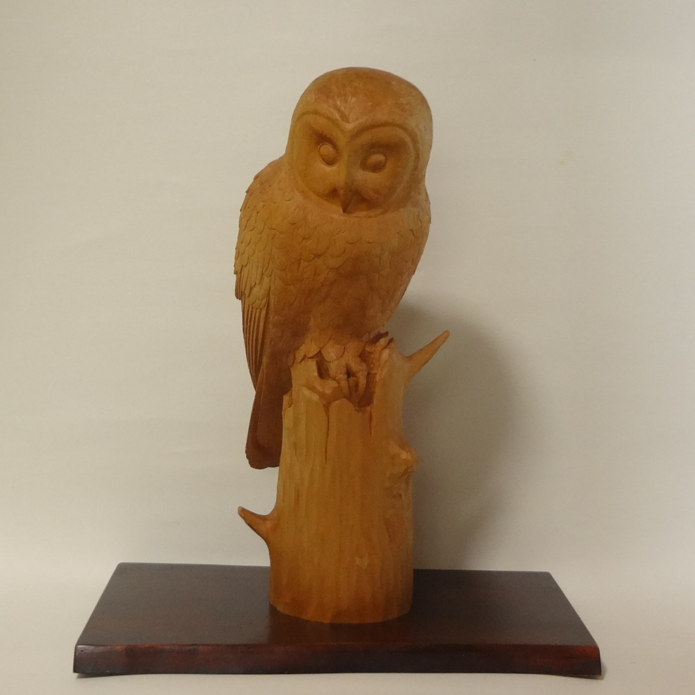 フクロウの彫刻　木製　34cm