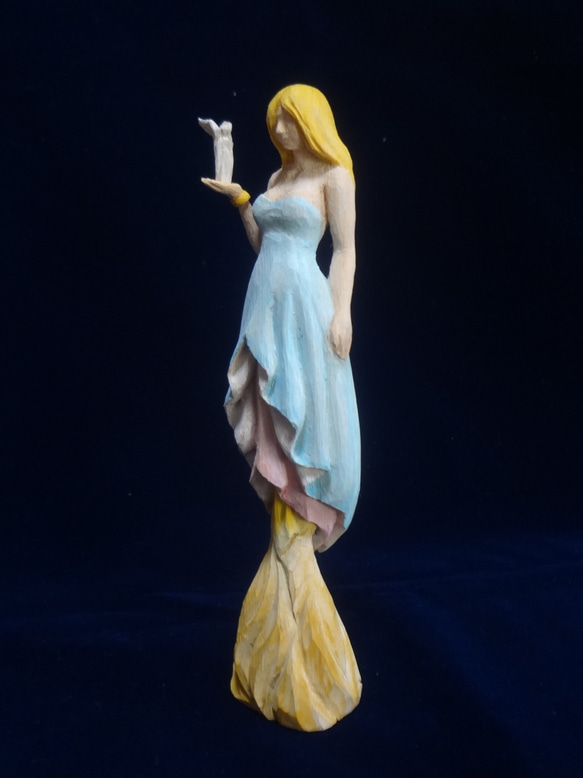 『 天使を持つ少女 』　木彫刻 アートトルソ 裸婦 芸術 アート 女性 ハンドメイド 松 手彫り 彫刻 ギリシア神話 2枚目の画像