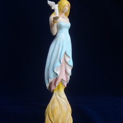 『 天使を持つ少女 』　木彫刻 アートトルソ 裸婦 芸術 アート 女性 ハンドメイド 松 手彫り 彫刻 ギリシア神話 3枚目の画像