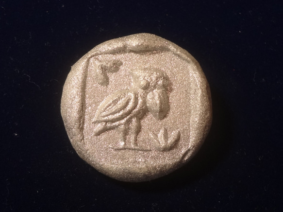 古代コイン風 バッジ ブローチ 銀『 ハシビロコウ 』 テトラドラクマ銀貨 鳥　 粘土造形 1枚目の画像