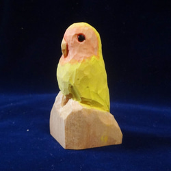 売却済　木彫刻 『 コザクラインコ 』 インコ　鳥　芸術　art　松 1枚目の画像