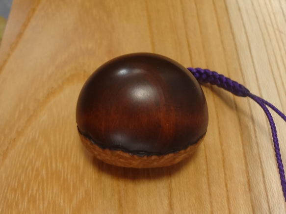 時代提げ物 唐木彫刻 栗 根付 C 3673 時代提げ物 唐木彫刻 栗 根付