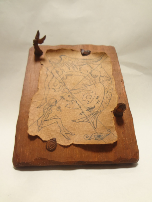 彫刻イラストアート 『 異世界地図 』 木彫刻　イラスト　天使　世界　人魚　海　地図 2枚目の画像