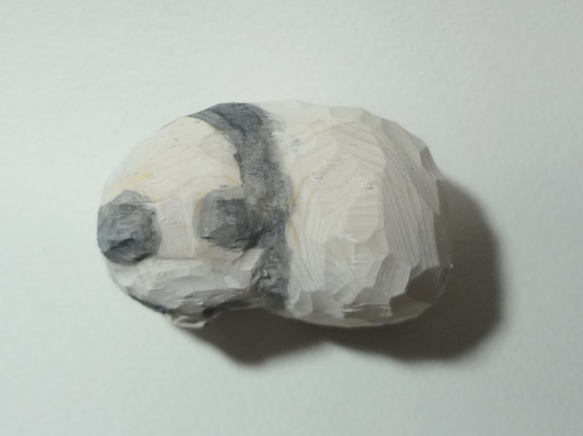 木彫刻 小さな置物 『 パンダ 』 ぱんだ  木彫り アート　動物　クマ　熊 2枚目の画像