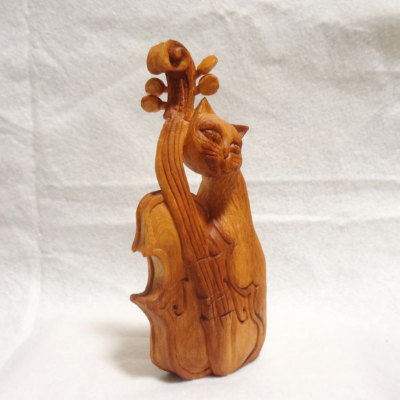 『 猫のヴァイオリン弾き 』 木彫刻 アート 芸術  ハンドメイド 松 手彫り　猫　動物 2枚目の画像