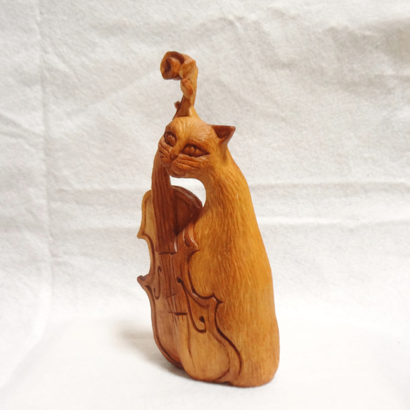『 猫のヴァイオリン弾き 』 木彫刻 アート 芸術  ハンドメイド 松 手彫り　猫　動物 3枚目の画像
