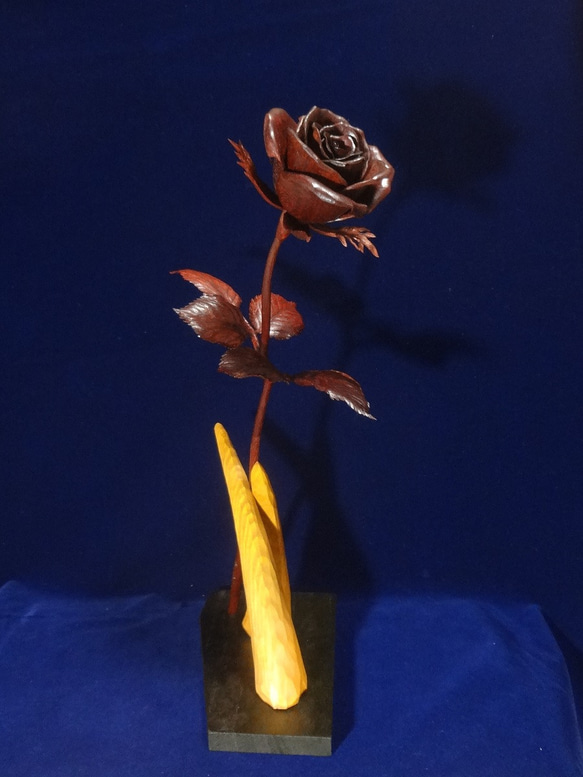 木彫刻 アート 『 薔薇 ～ 散りゆくものへ ～ 』  芸術  手彫り　ローズ 花　 3枚目の画像