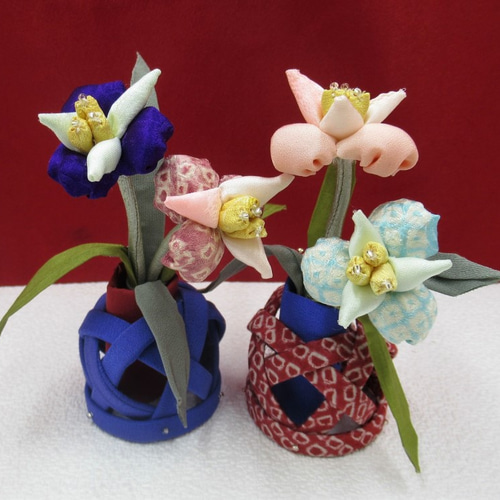 ☆菖蒲飾り物・置物・あみかご☆あやめブローチ☆ちりめん細工☆着物地