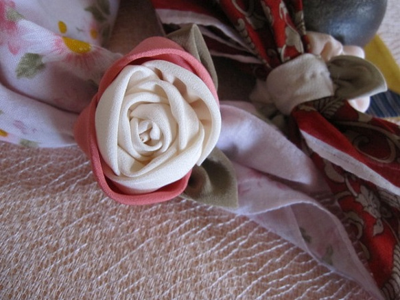 ◆バラの花のワンポイント飾り　◆ハンカチ留め 3枚目の画像
