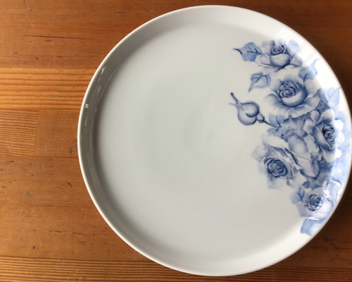 平らなお皿 手描き薔薇絵付き ピザ用 大皿 私の食器棚 通販 12813447