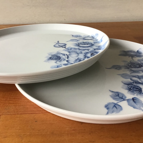 平らなお皿 手描き薔薇絵付き ピザ用 大皿 私の食器棚 通販 12813447