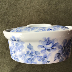 陶器　キャセロール　蓋物　青い薔薇の上絵付け付き 3枚目の画像