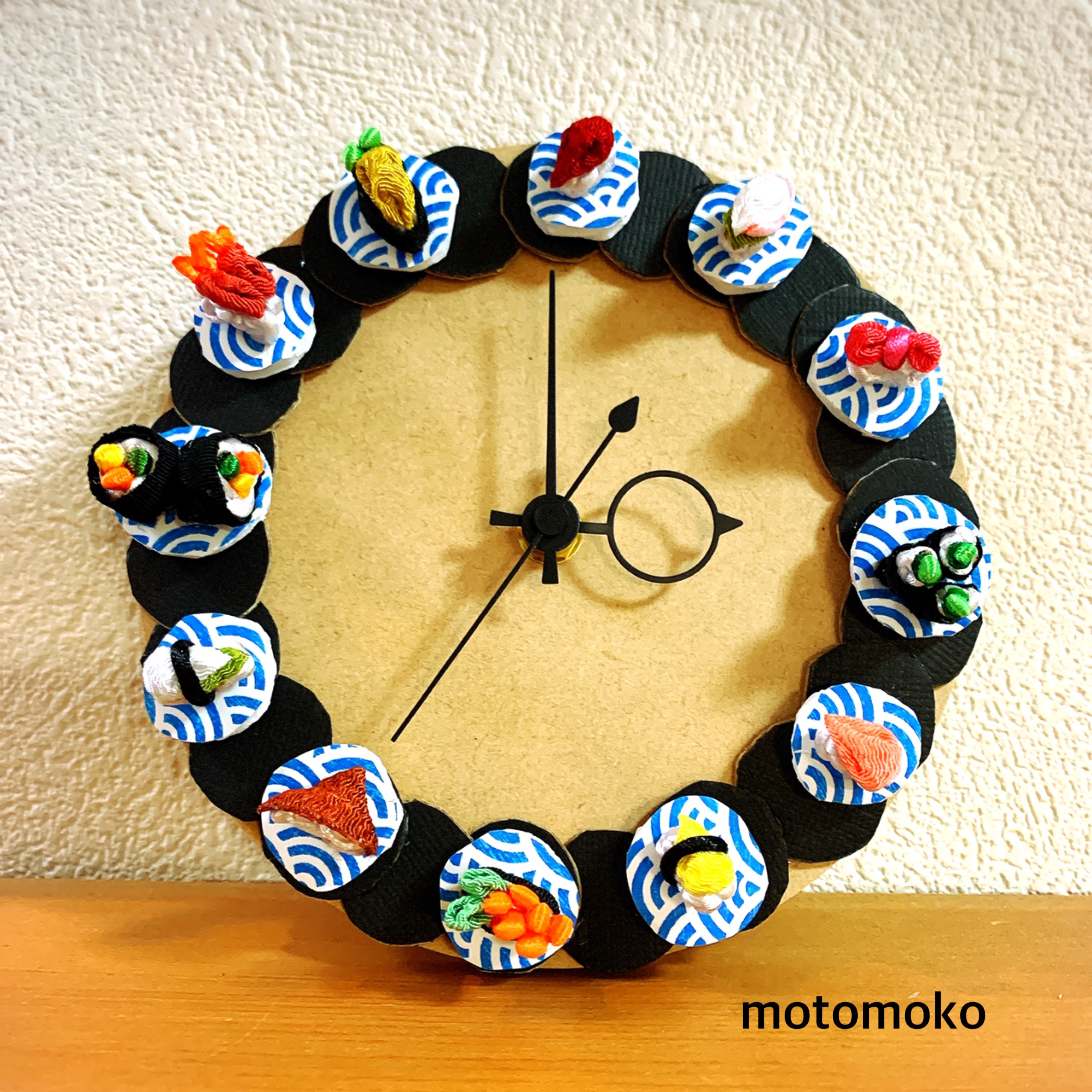 寿司モチーフの置時計 直径約18cm Amazon.co.jp: 本物そっくり、リアル寿司時計 掛け時計・置時計