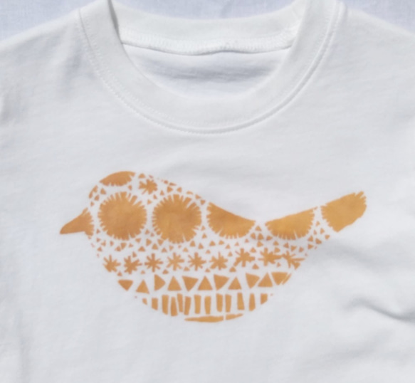 夏本番!オーガニックコットンの型染めTシャツ(ベンガラ染め/90サイズ） 2枚目の画像